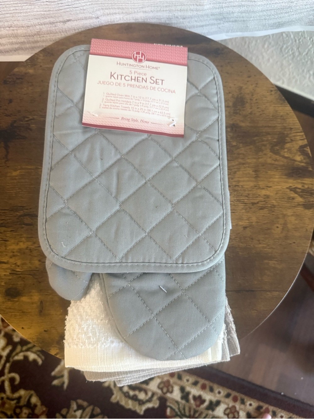 Huntington Home Light Gray Kitchen Textile Set with Quilted Oven Mitt